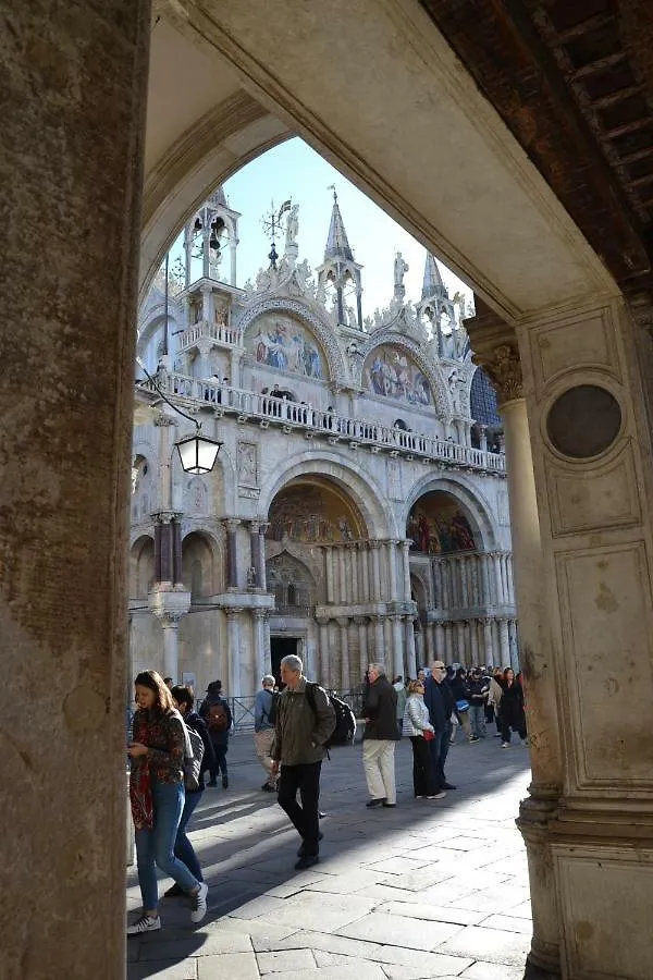 Castello 5888 B, Santa Marina, Calle Marcello, Canale Venecia 0*,