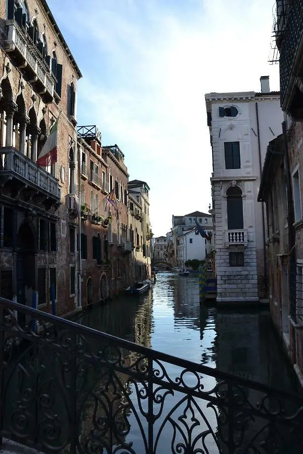 Castello 5888 B, Santa Marina, Calle Marcello, Canale Venecia Apartamento