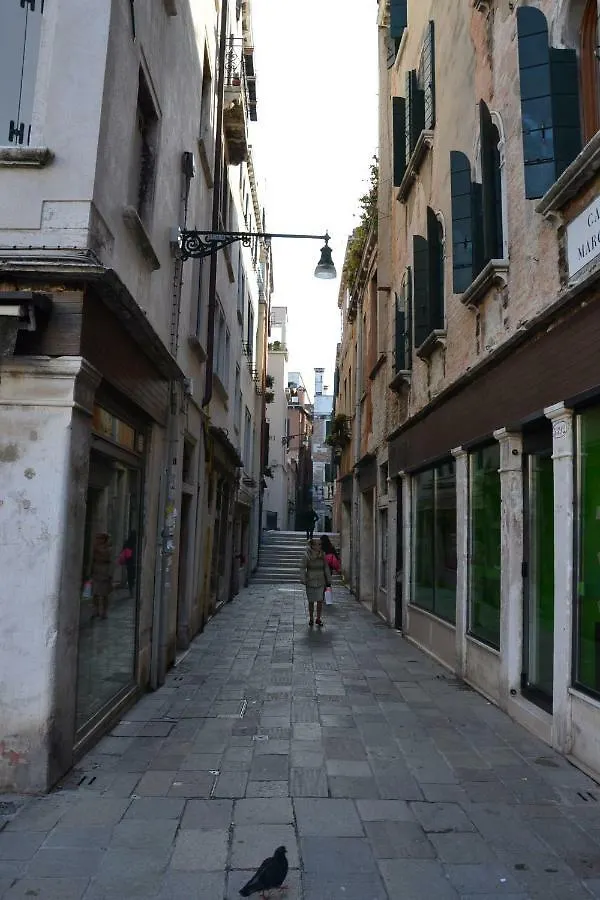Castello 5888 B, Santa Marina, Calle Marcello, Canale Venecia Apartamento