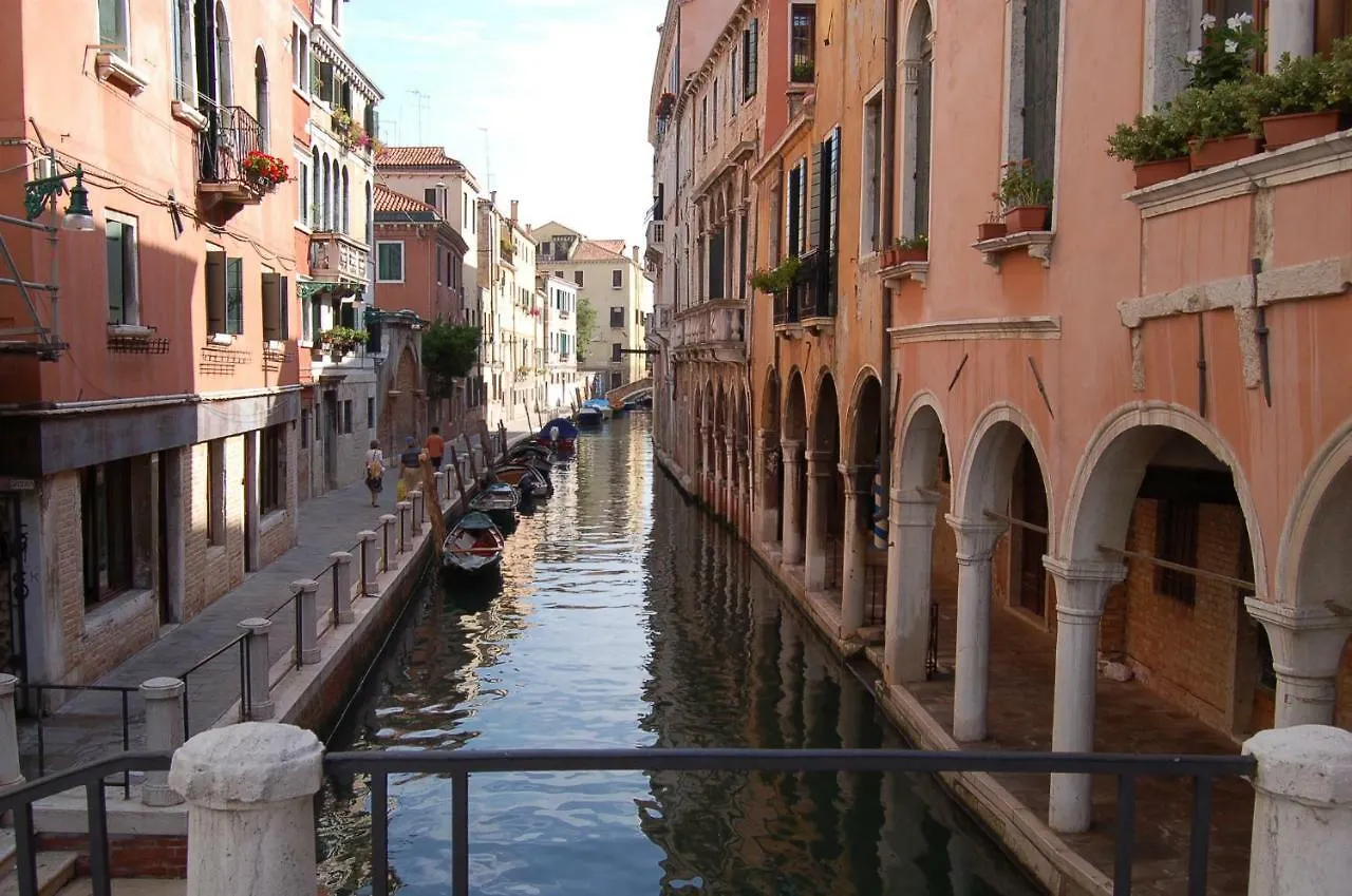 Castello 5888 B, Santa Marina, Calle Marcello, Canale Venecia 0*,  Italia