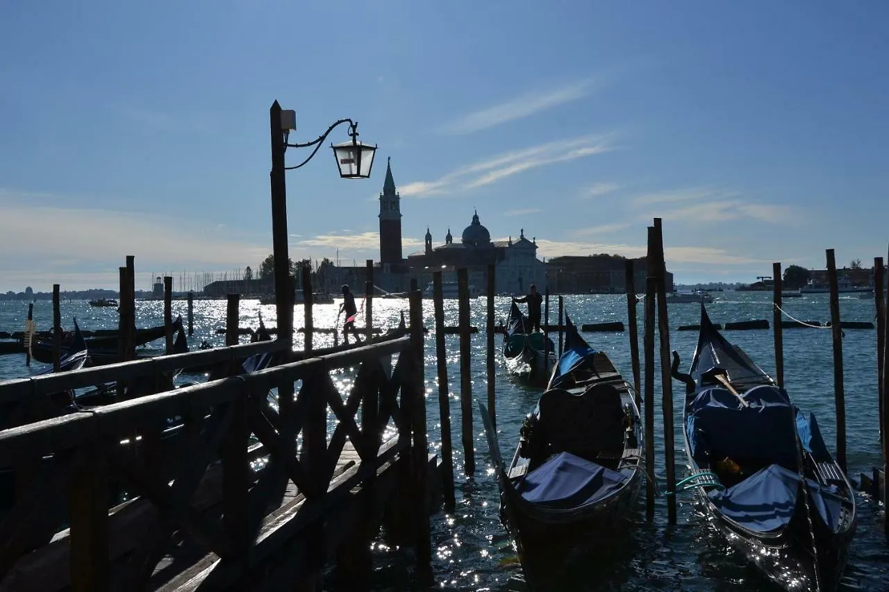 Castello 5888 B, Santa Marina, Calle Marcello, Canale Apartment Venice Italy